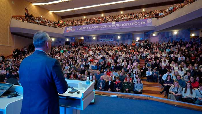 Абитуриенты знакомятся с университетами – несколько крупных вузов страны провели день открытых дверей Абитуриенты знакомятся с университетами – несколько крупных вузов страны провели день открытых дверей