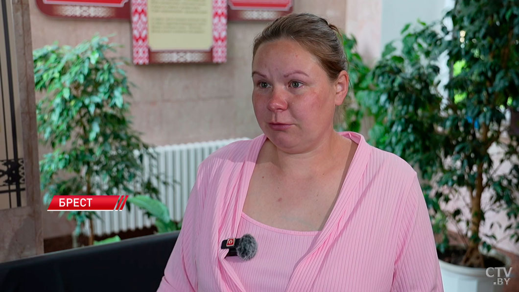 В Бресте спасатели приняли экстренные роды прямо в машине -4