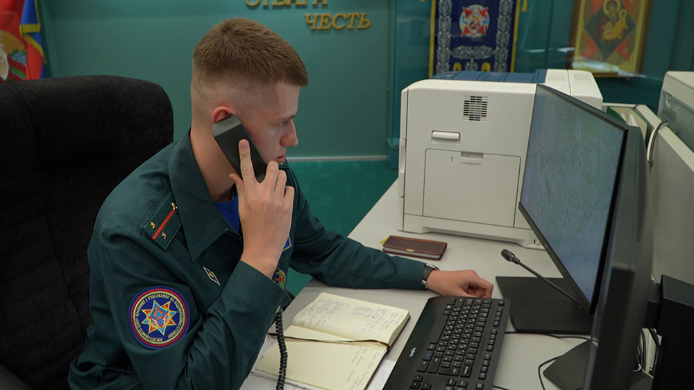 Ни один пожар не останется незамеченным! Побывали в центре управления и реагирования МЧС – вот что внутри