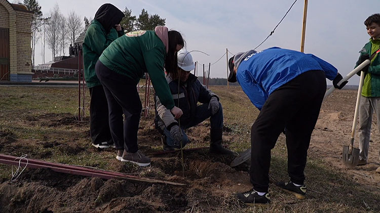 На летних каникулах в студотряды трудоустроят не менее 64 тысяч школьников