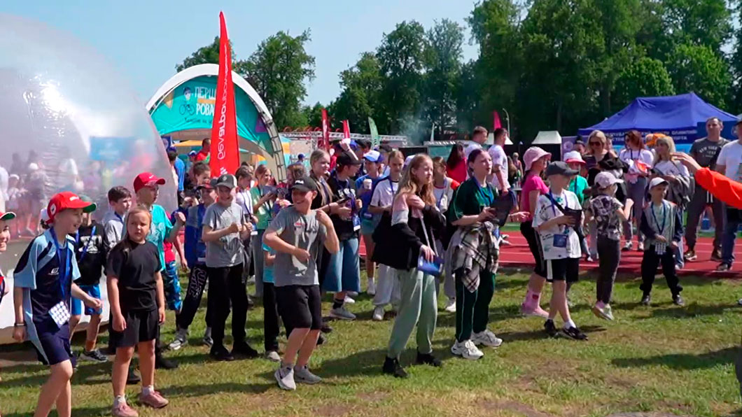 Автограф кумира и олимпийский квест! Как прошёл 3-й день фестиваля «Вытокі» в Поставах?