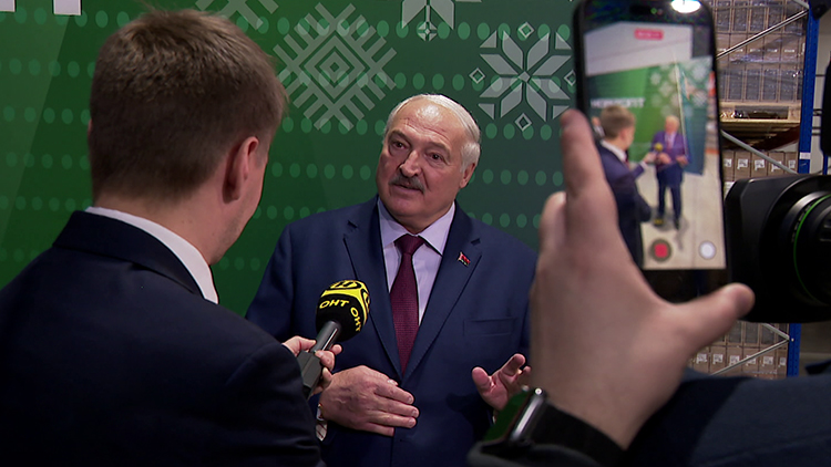 В России есть чем бахнуть по центрам принятия решения, что камня на камне не останется – Лукашенко