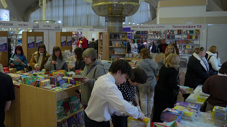 Праздник книги и искусства! Международная книжная выставка-ярмарка продолжается в Минске
