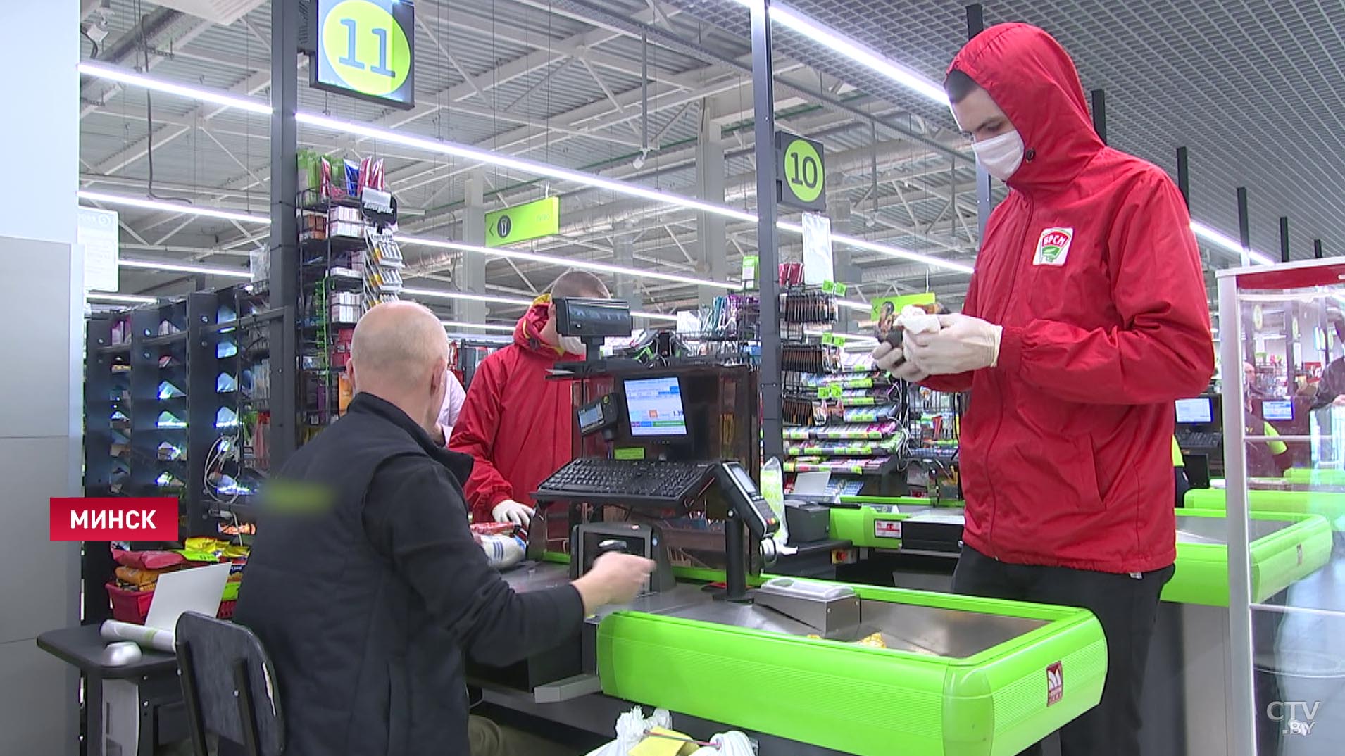 Минтруда: с конца марта выполнено более 30 тыс. заявок на доставку продуктов и лекарств пожилым людям-4