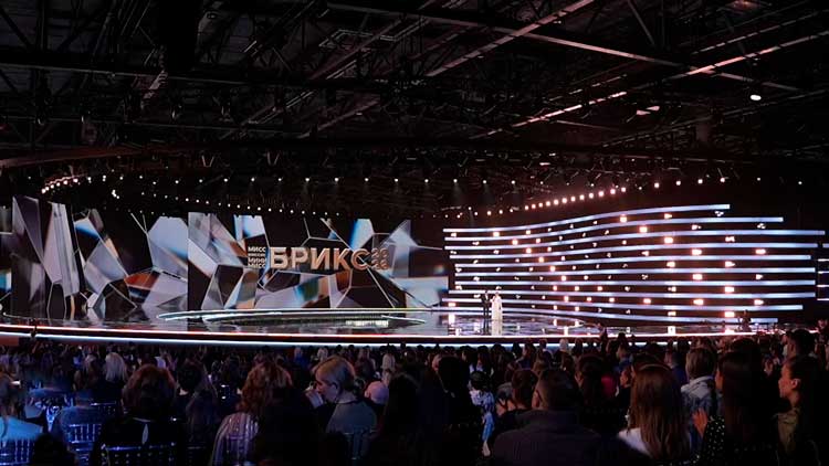 Вечер открывают белоруски – в Казани проходит финал конкурса красоты стран БРИКС