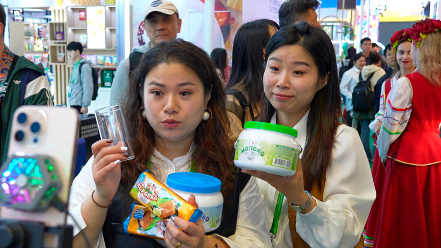 За пару часов в прямом эфире – 1000 покупок нашего молока! Как в Китае продают товары из Беларуси? За пару часов в прямом эфире – 1000 покупок нашего молока! Как в Китае продают товары из Беларуси?