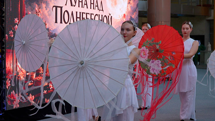 Китайский Праздник середины осени отметили в Национальной библиотеке Беларуси