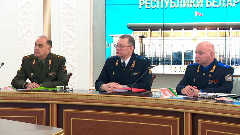 Лукашенко поручил доработать проект Военной доктрины