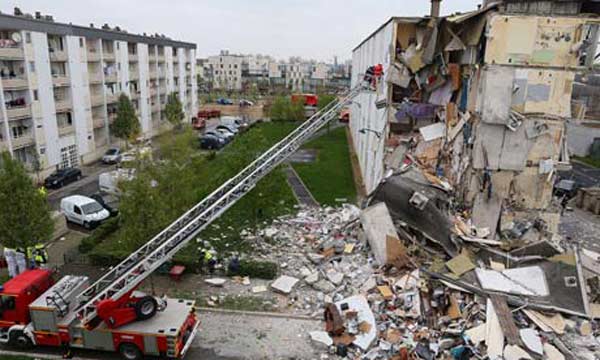 Во Франции частично обрушился жилой дом. 2 человека погибли, 9 госпитализированы