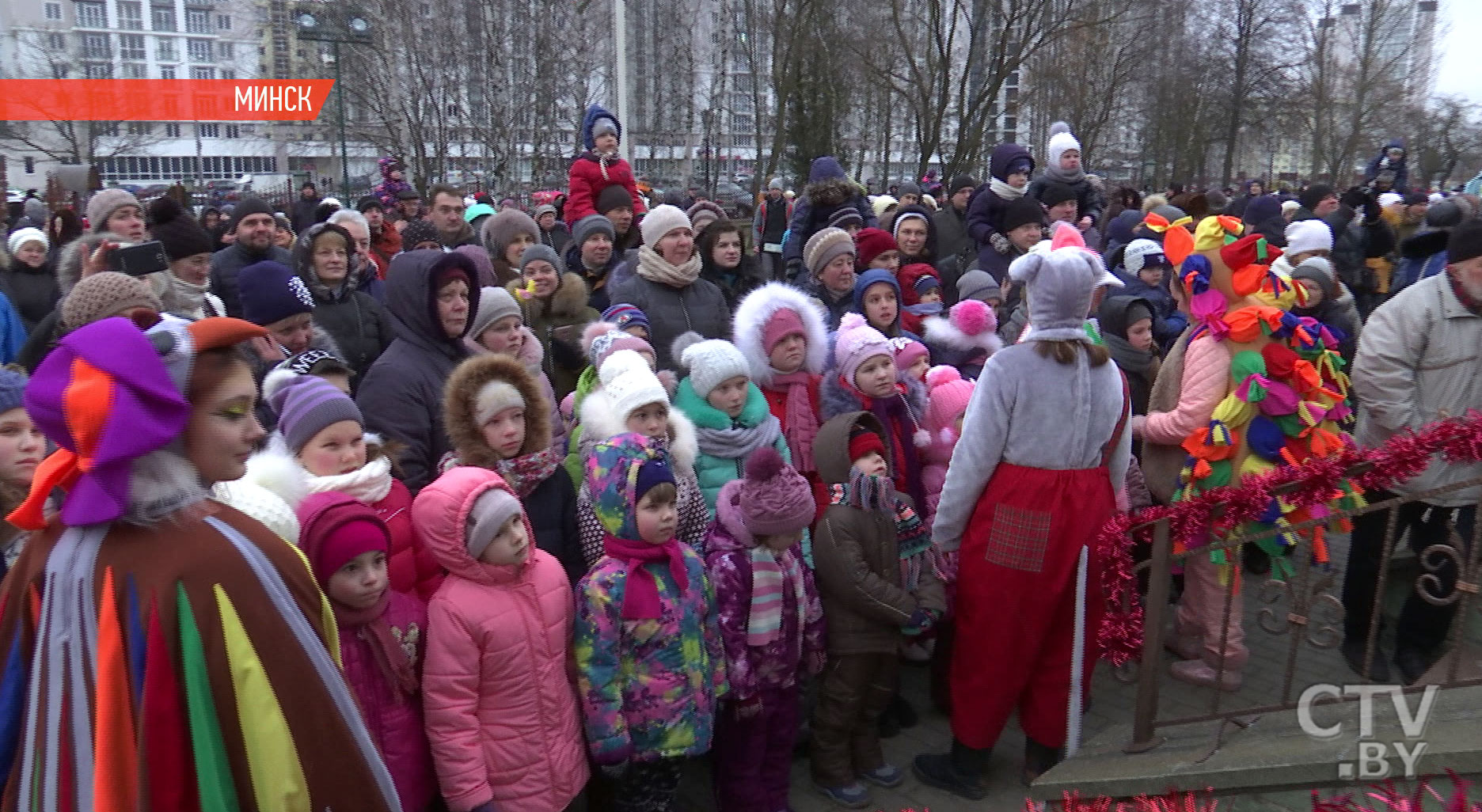 «Прилетел на вертолете Дед Мороз!» Масштабный праздник у минского Дома Милосердия-1