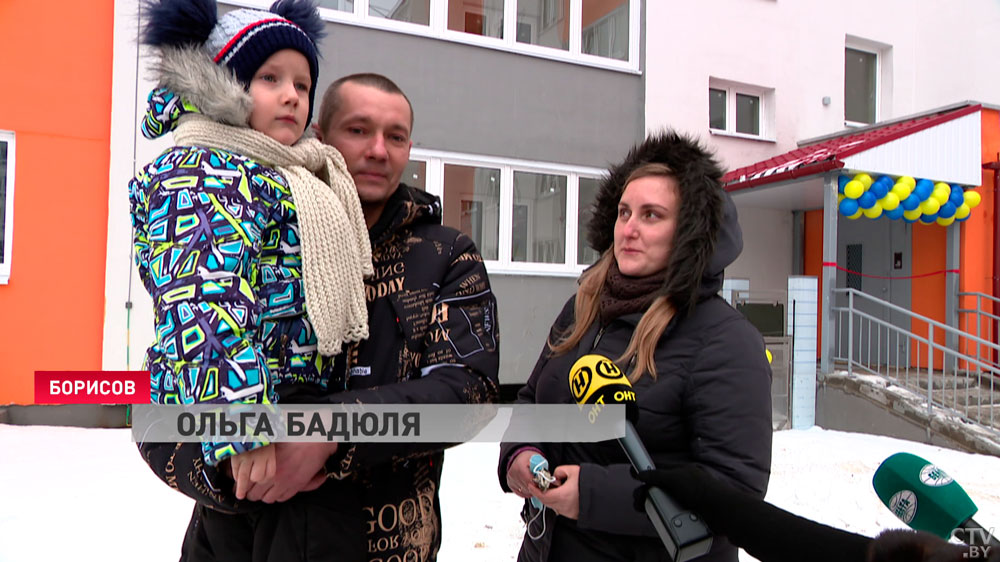 «Ждали 2-2,5 года, очень-очень рады». В Борисове медработники получили ключи от новых квартир-4 «Ждали 2-2,5 года, очень-очень рады». В Борисове медработники получили ключи от новых квартир-4