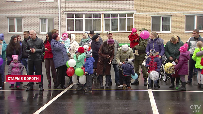 27 многодетных семей получили ключи от квартир в новостройке в Старых Дорогах-17