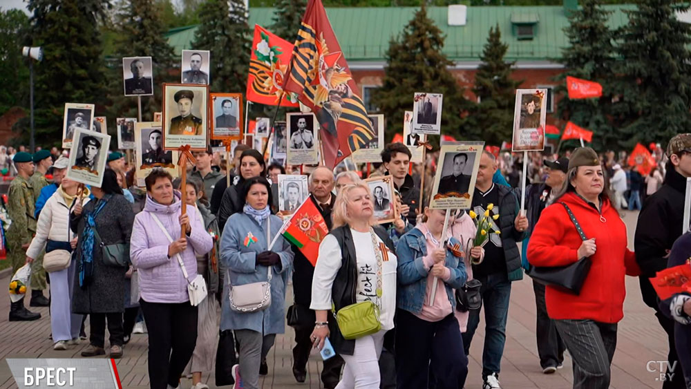 Делегация гостей из Германии посетила Брестскую крепость в День Победы-4