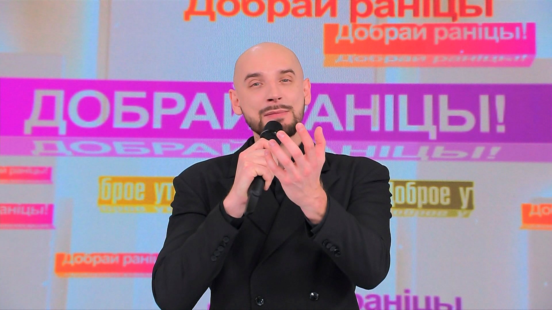 Какое утро без музыки! Евгений Курчич исполнил новую песню и рассказал о больших концертах