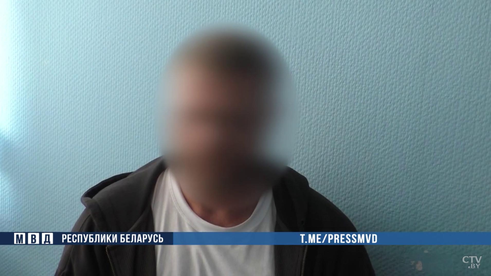 «Принимал активное участие в повреждении автобуса». Видео допроса мужчины, задержанного на проспекте Дзержинского-4