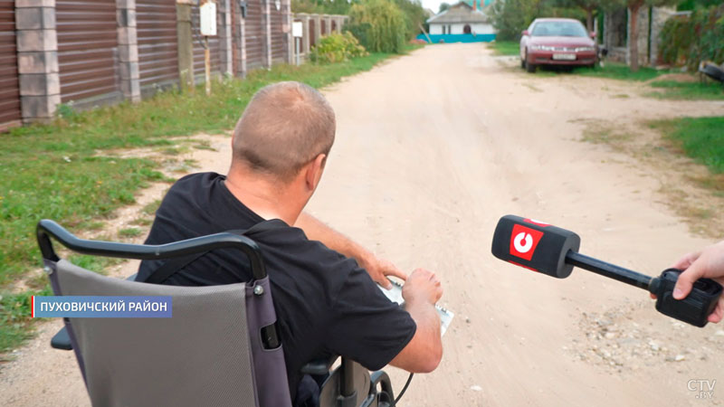 «Подарок» коммунальщиков. Под Минском лужи по колено решили засыпать строительным песком-10
