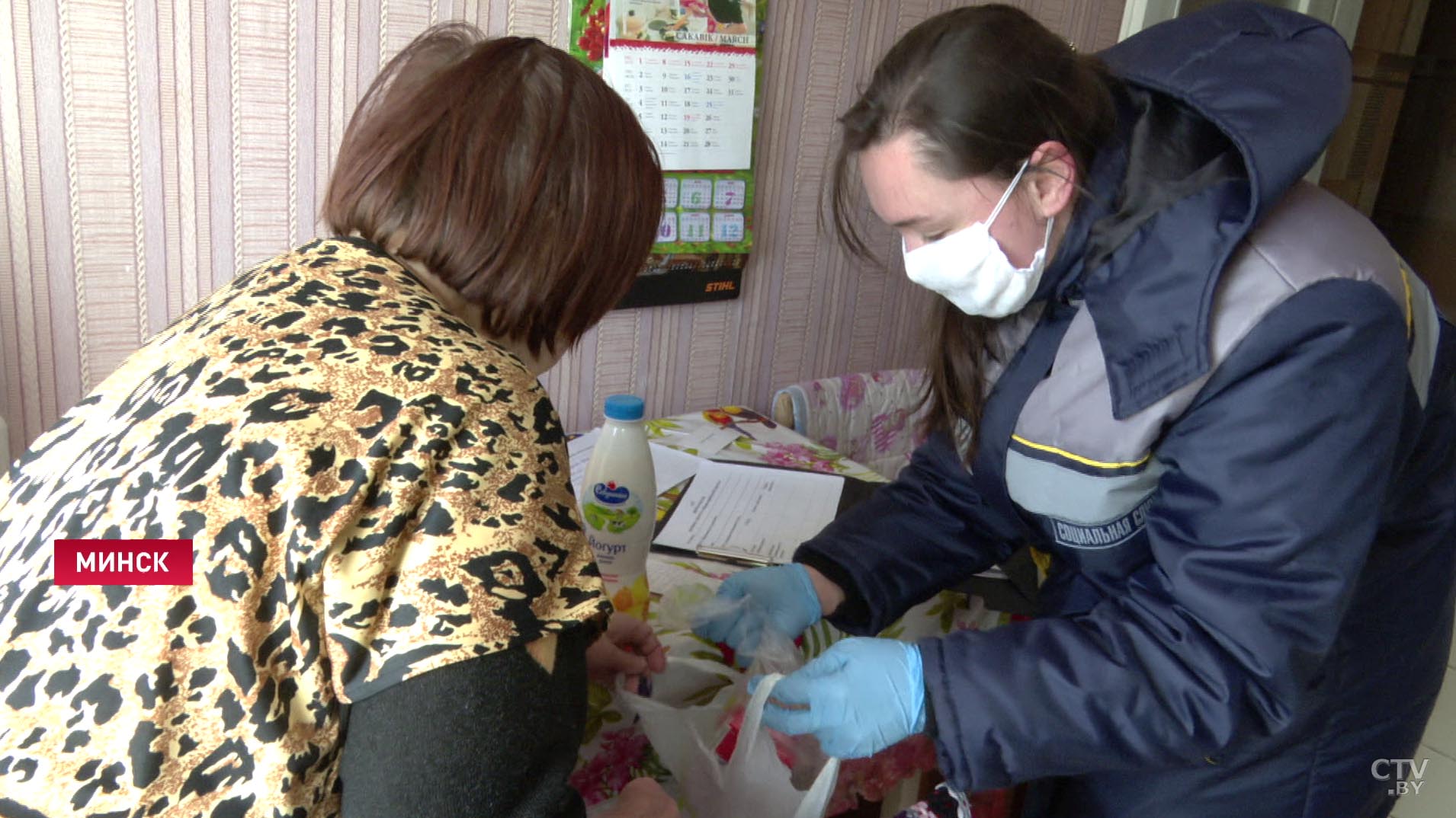 Пожилым одиноким людям начали доставлять продукты и лекарства на дом -1