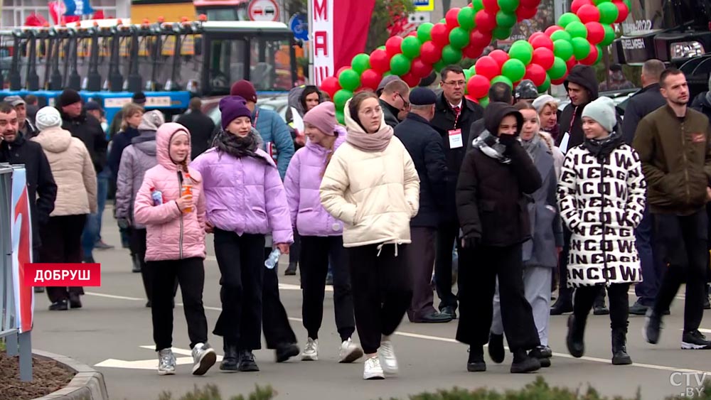 Шествие лидеров уборочной и праздничный концерт. Как проходят «Дажынкі» в Добруше?-4