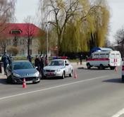 «Жена среагировала, хотела дочку убрать». Очевидцы ДТП в Волковыске, где лихач сбил людей на остановке