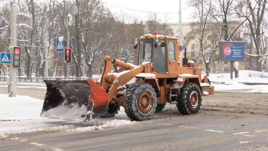 Снег в Минске и Минской области: работы по уборке территорий от снега ведутся с ночи Снег в Минске и Минской области: работы по уборке территорий от снега ведутся с ночи