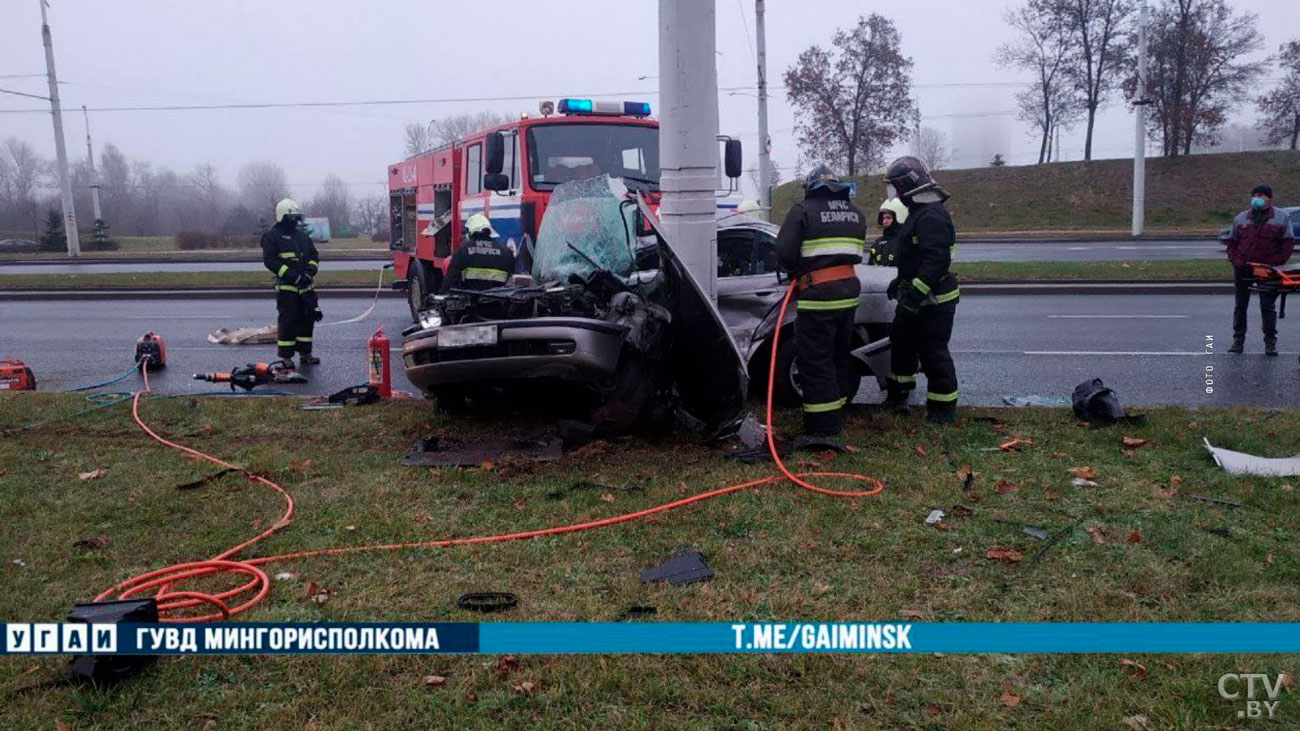 На улице Алибегова погиб водитель BMW, а на Притыцкого столкнулись 4 автомобиля-1