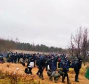 Дружелюбные поляки отказались принять беженцев. Посмотрите, как они живут на границе и чем белорусы уже им помогли