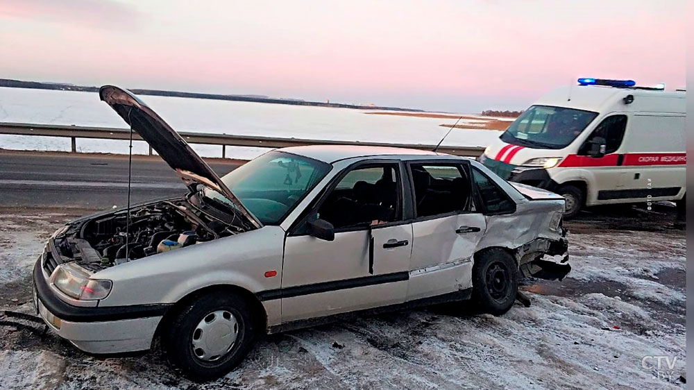 Под Солигорском пьяный водитель на Hyundai врезался в припаркованные иномарки-1