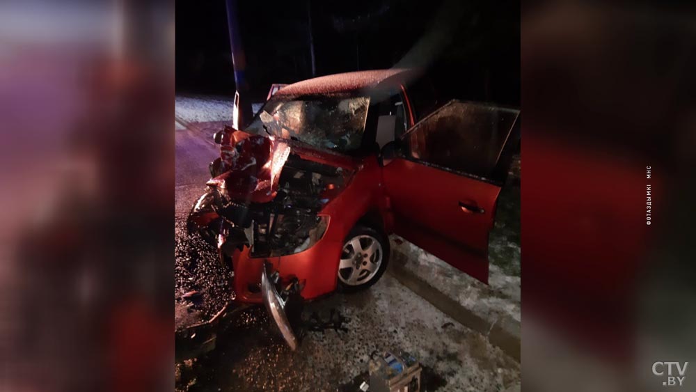 В Пуховичском районе Skoda врезалась в машину скорой помощи-3