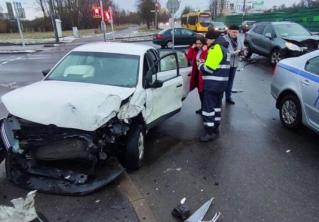 Два автобуса столкнулись на проспекте Машерова, образовалась пробка