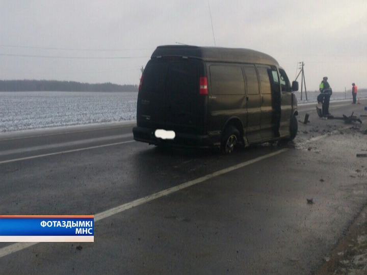 В Воложинском районе столкнулись микроавтобус и легковушка: 2 человека погибли