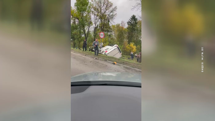 Под Минском столкнулись погрузчик, автобус и легковой автомобиль