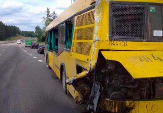 В Минском районе столкнулись автобус и бетономешалка. Среди пострадавших есть дети