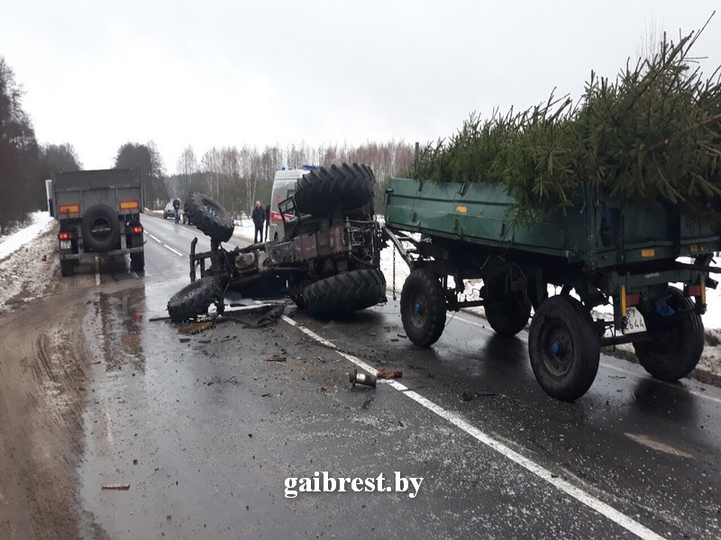 Под Малоритой под колёсами грузовика погиб водитель трактора -1