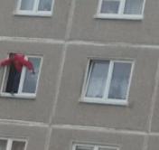 В Гродно 26-летний парень выпал с балкона третьего этажа