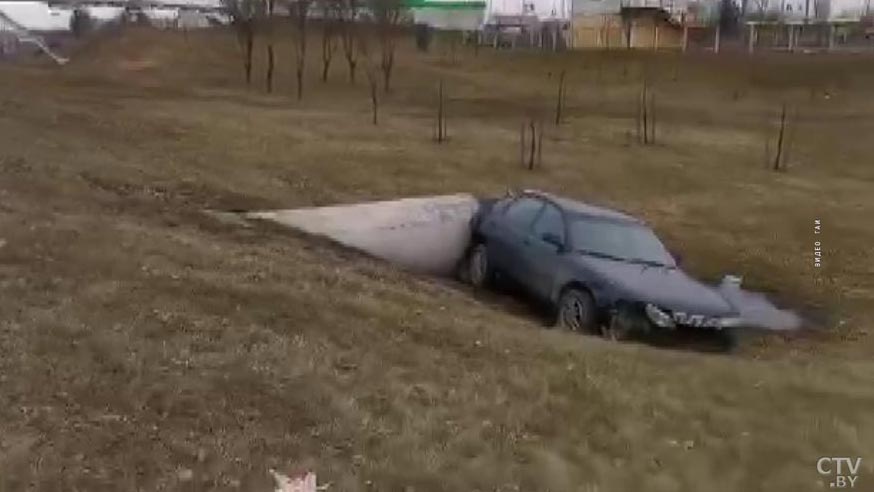 Выбросило на встречную полосу. Авария с участием трёх машин произошла на Куйбышева в Минске-7