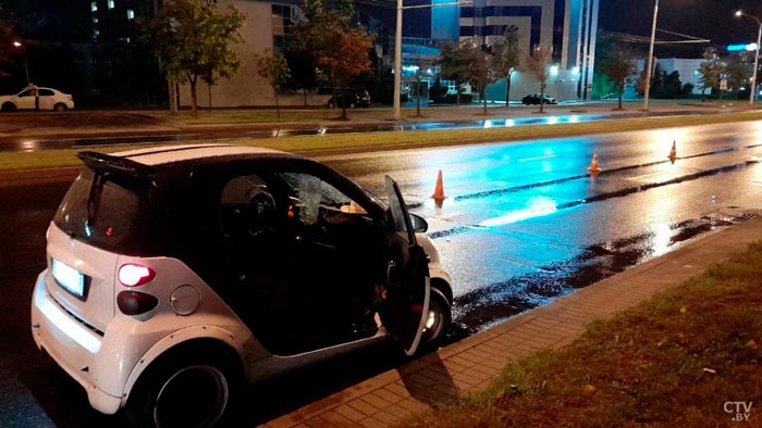 На Сурганова автомобиль Smart насмерть сбил пешехода-1