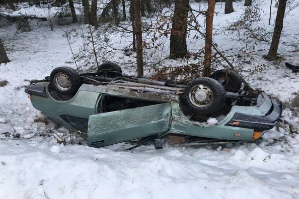 Под Бобруйском опрокинулась легковушка Volvo. Погиб водитель-1