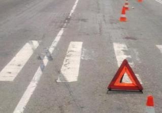 В Минске троллейбус пропускал легковушку и в него врезался грузовик