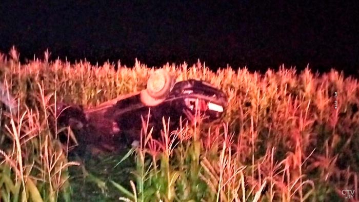 Под Столбцами во время движения перевернулась машина. Водитель получил серьёзные травмы-1