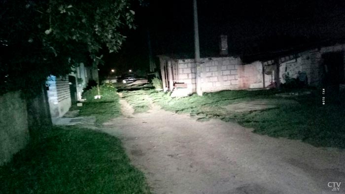 Под Столбцами во время движения перевернулась машина. Водитель получил серьёзные травмы-4
