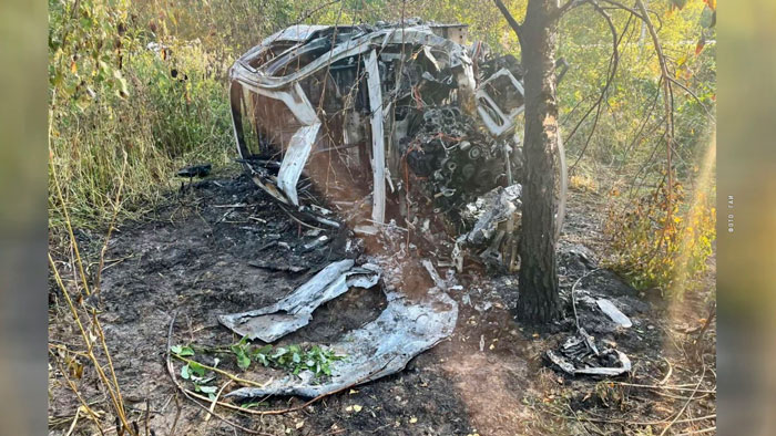 Подросток за рулем съехал в кювет под Смолевичами. Машина сгорела, водителя увезли на скорой