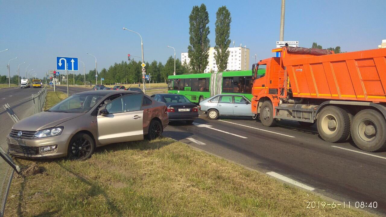 КамАЗ спровоцировал двойную аварию в Минске-1