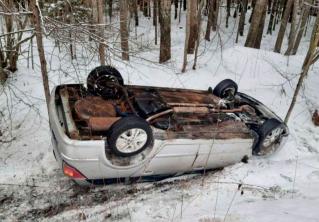 В Слуцке водитель сбил сидящую на дороге женщину. Рассказываем и о других ДТП в Минской области