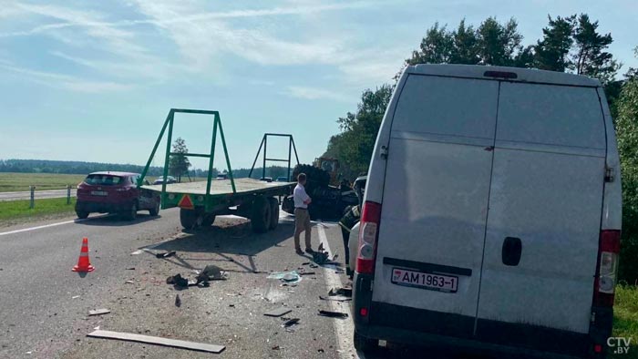 В ДТП с участием трёх машин под Осиповичами погибли два человека-4