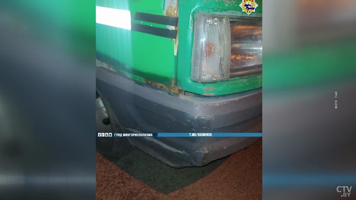В Минске пьяный водитель грузовика врезался в припаркованную машину, двигаясь задним ходом-1