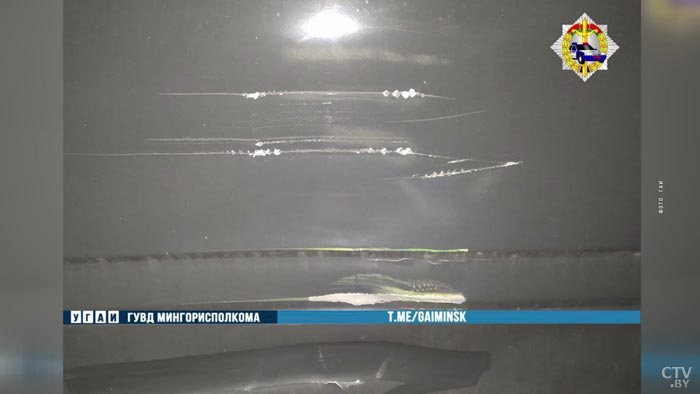 В Минске пьяный водитель грузовика врезался в припаркованную машину, двигаясь задним ходом-4