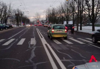 Citroen на пешеходном переходе на Харьковской сбил 18-летнюю девушку