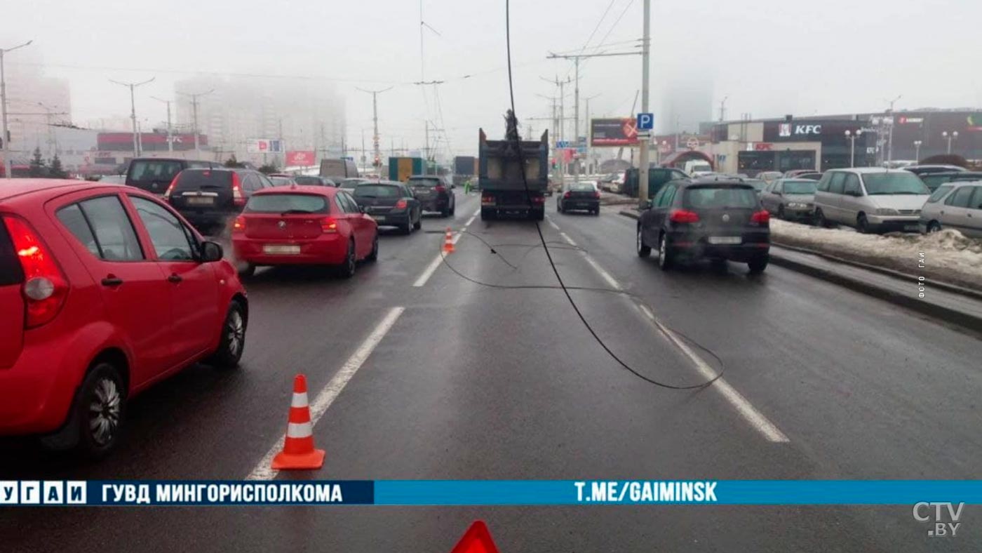 На Притыцкого в Минске была повреждена контактно-троллейбусная сеть. Движение восстановили через 1,5 часа-1