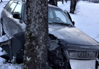 Одно из авто выбросило в кювет. Под Молодечно столкнулись две Audi