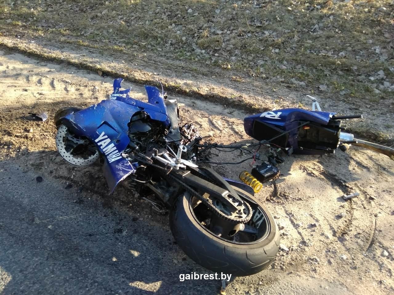 В Пружанском районе столкнулись мотоцикл Yamaha и грузовик МАЗ. Погиб мотоциклист-4